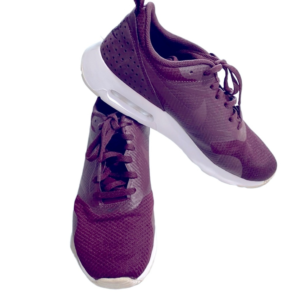 Nike Air Max Tavas Maroon Mesh & Suede Sneakers